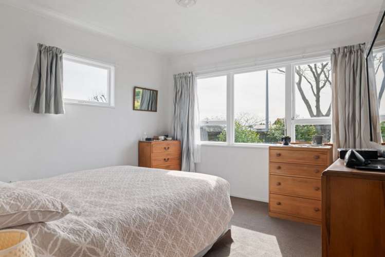 2 Shelley Crescent Stoke_9