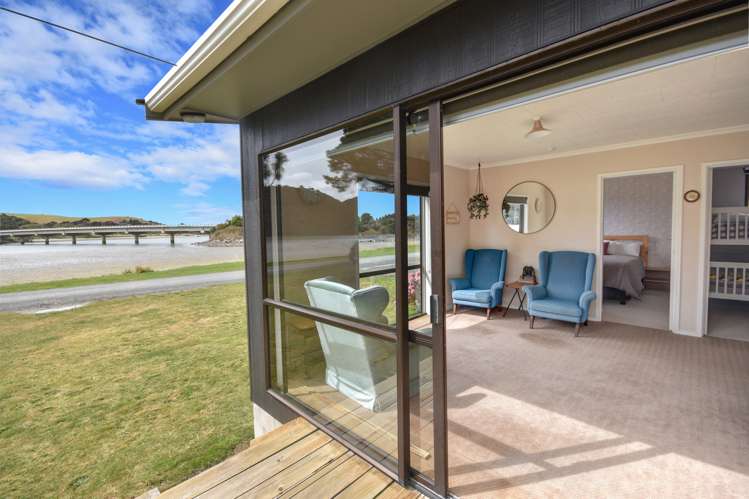 25 Riverside Road Taieri Mouth_23