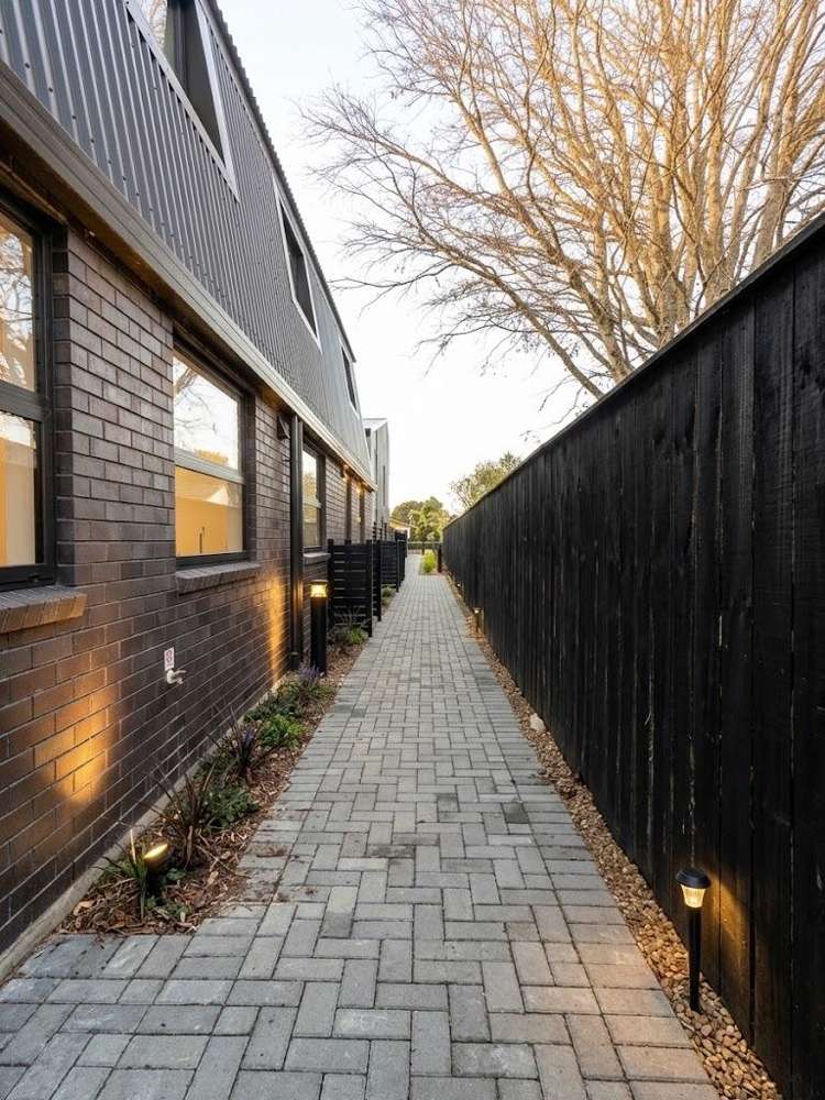 8/1 Scott Road_0