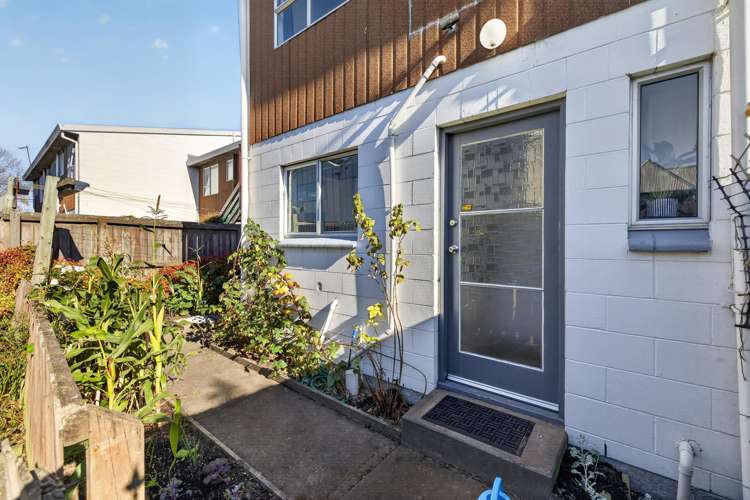5/15 Buffon Street Waltham_21