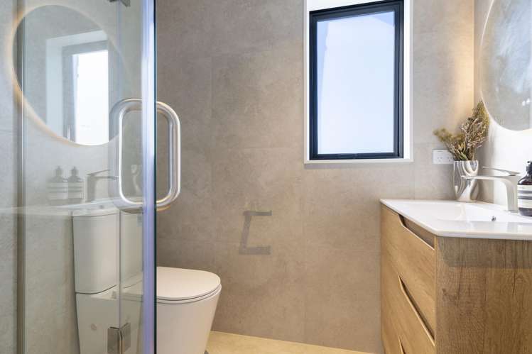 1/12 Lush Avenue St Johns_14