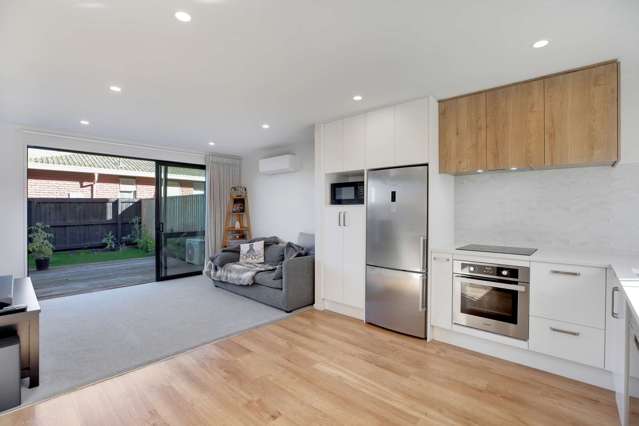 2/9 Marcroft Street Woolston_3