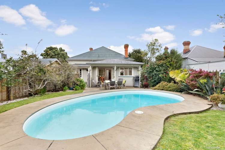 196 Carrington Road Mount Albert_17