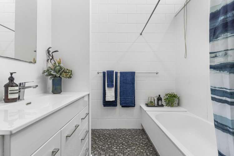 Units 1-4/156 Hutchinson Avenue New Lynn_10