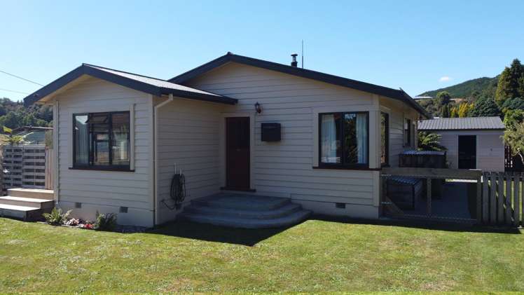 7 Main Street Reefton_16