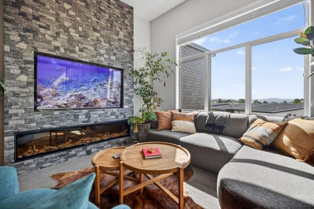 Sophisticated Living with Sea Views