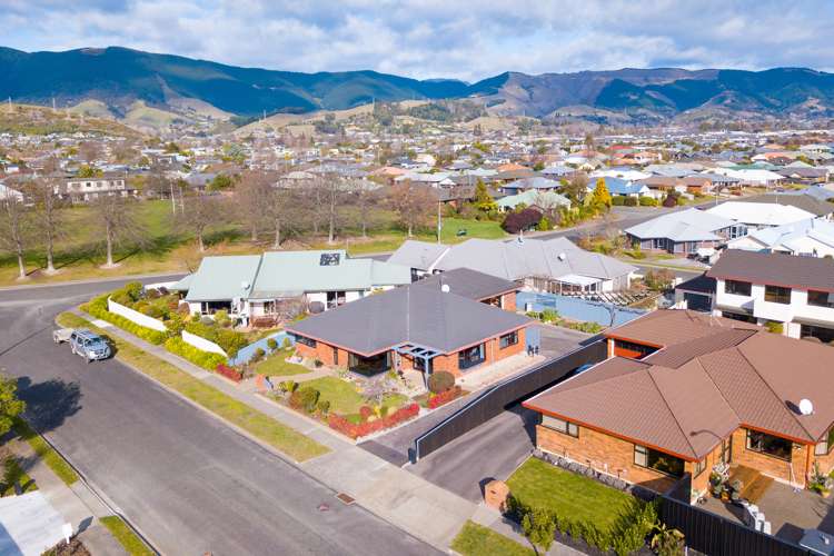 3 Stead Crescent Stoke_15