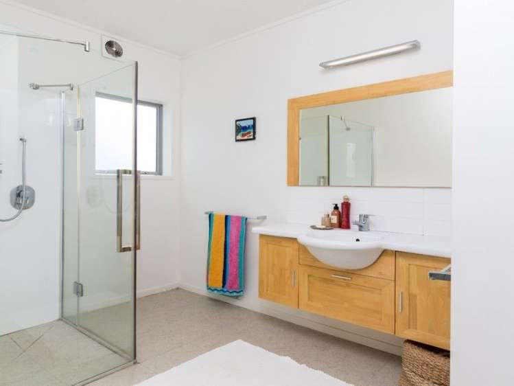 15 Taranga Road Langs Beach_16