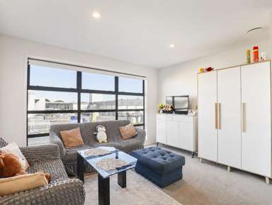 58/17 Owens Place_3