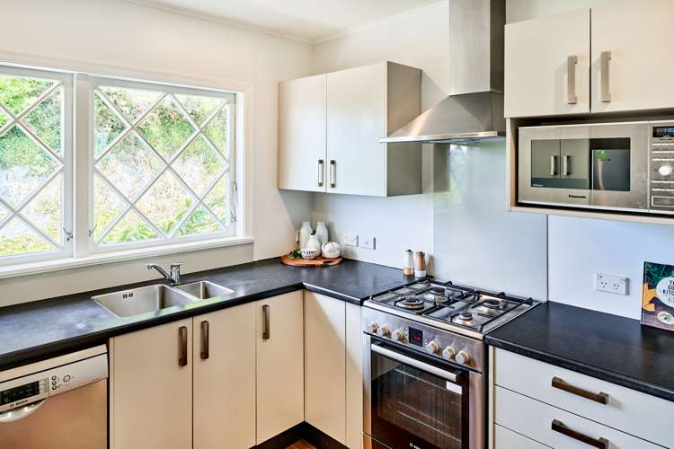 2 Parklands Drive Karori_7