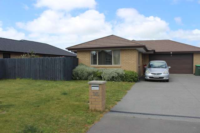 Spacious & Modern Three Bedroom Home