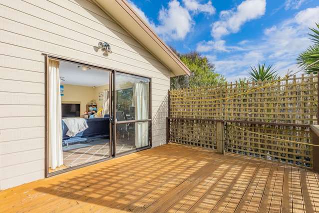 2/12 Eskdale Road Birkdale_1