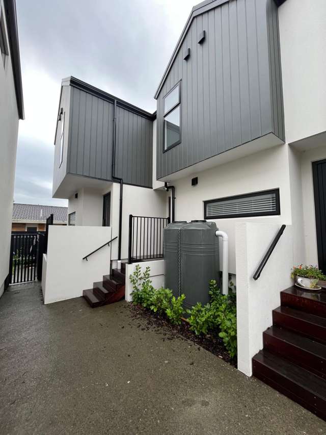 2/48 Glen Road, Stokes Valley