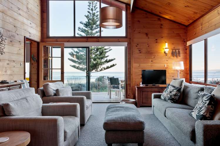 6 Makorori Beach Road Pouawa_12