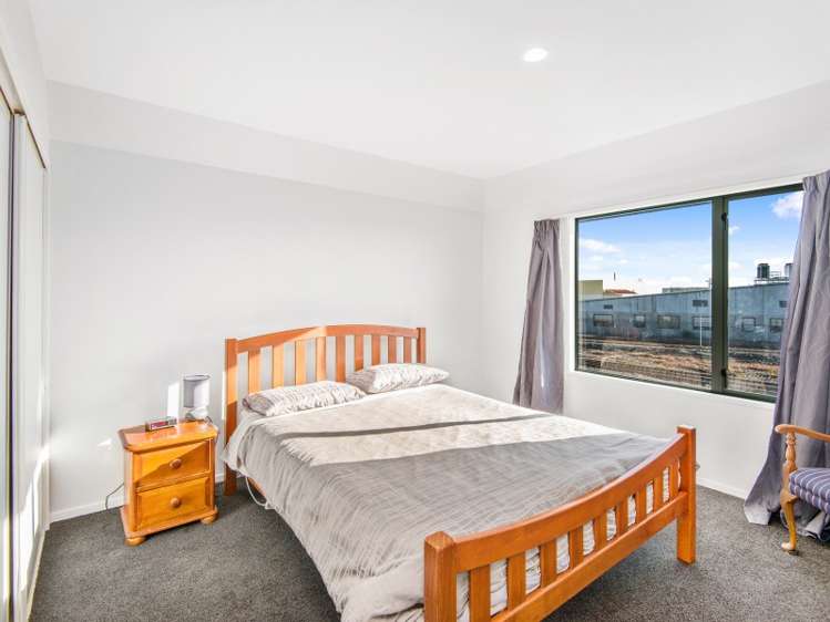 2/19 Longley Place Addington_5