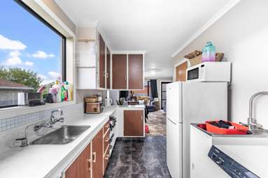 4/90 Balmoral Drive_3