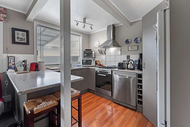 14 Costello Crescent Pukehina_5