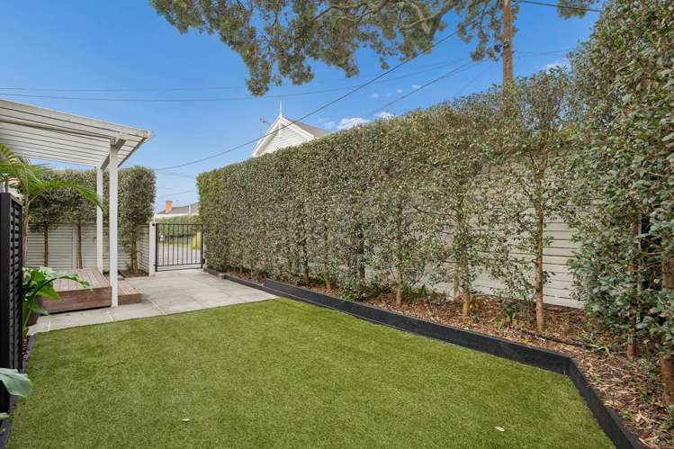 2/7 Hanlon Crescent Devonport_28