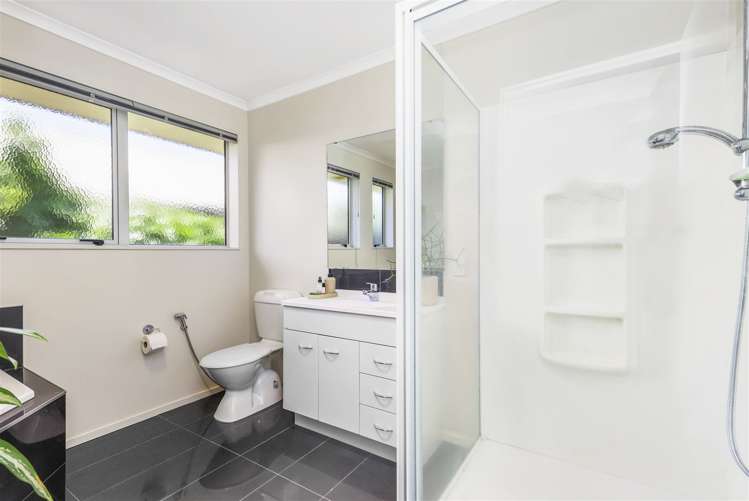 64 Farnborough Drive Grandview Heights_15