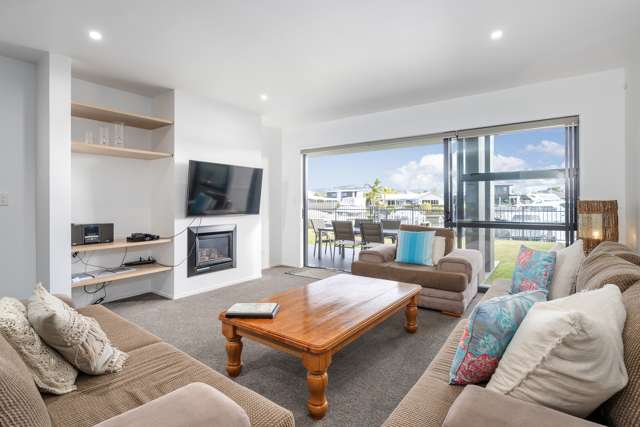 Ultimate deal: Apartment, 12m berth, furnished
