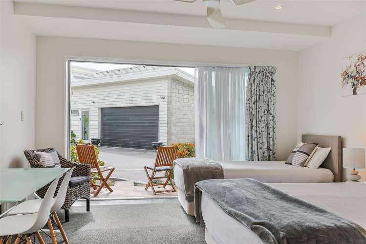 5,7 and 8/27 Marine Parade Carters Beach_12