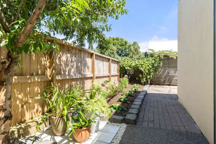 2/230 East Coast Road Forrest Hill_15