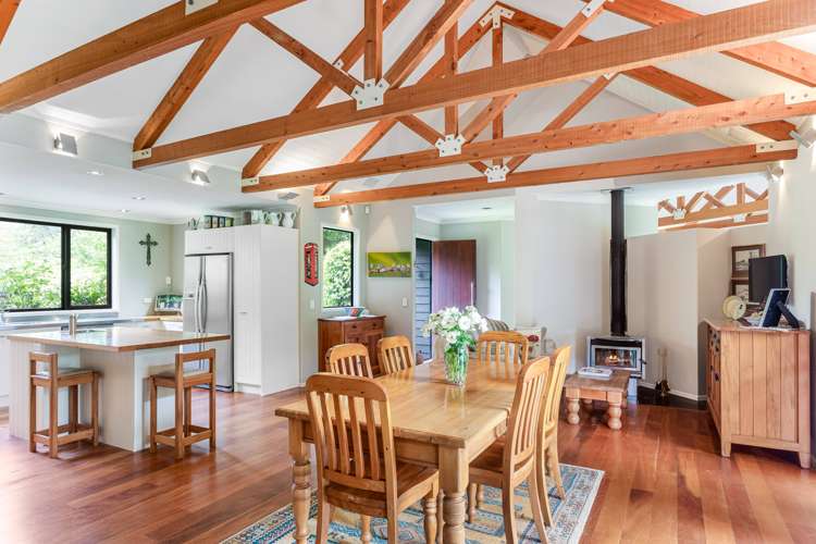 208 Mapara Road Acacia Bay_15