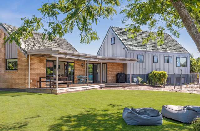 Spacious living with pool and privacy