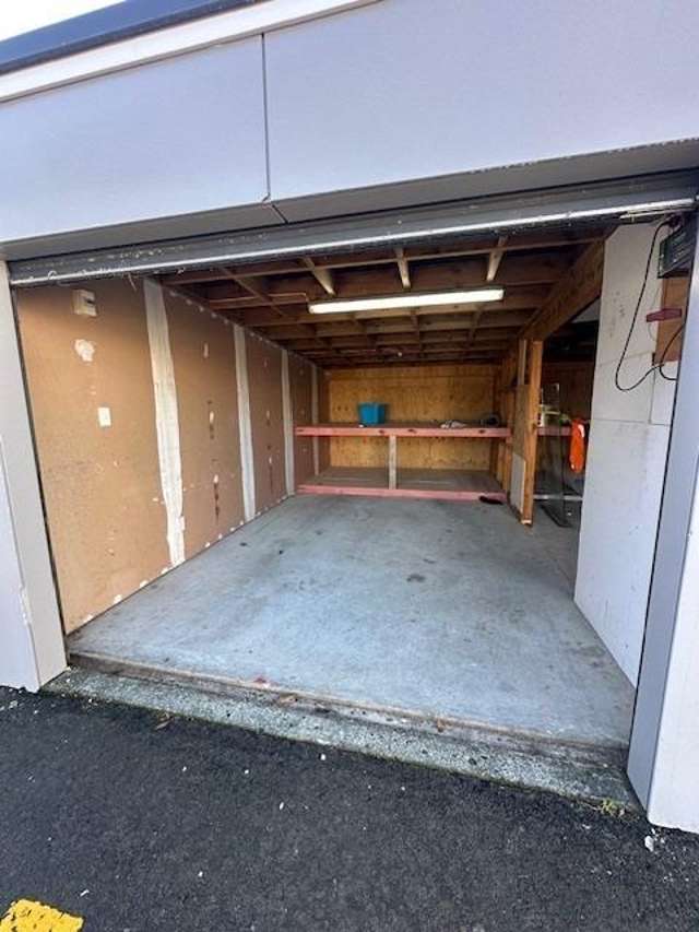 Garage 2/174 Kings Crescent 2652_2