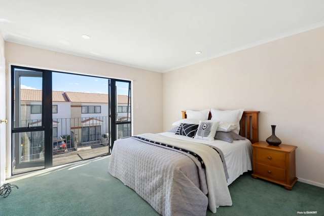 9/3 Ambrico Place New Lynn_3