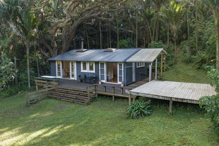 122 Garden Road Piha_5