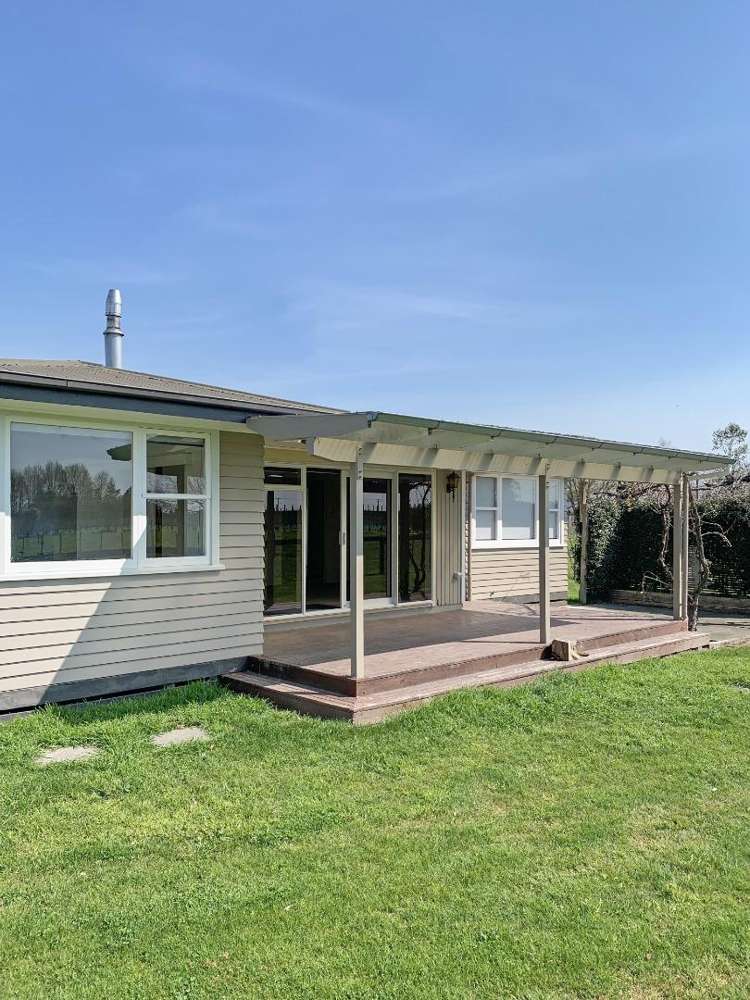 151 Longlands Road East 10486_1