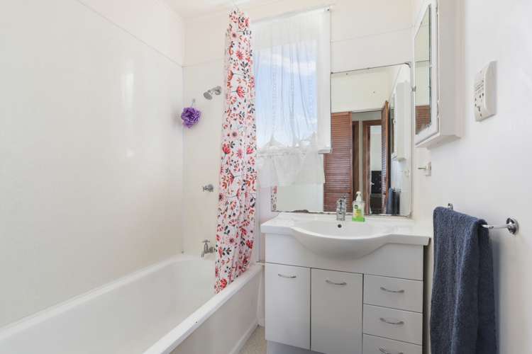 12 Koru Street Mangere Bridge_10