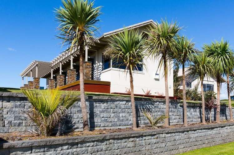 32 Links Drive Waiwhakaiho_1