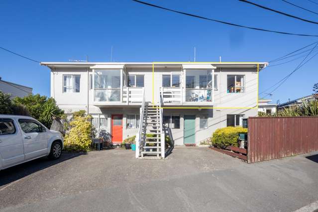Spacious, Light & Bright By the Beach!