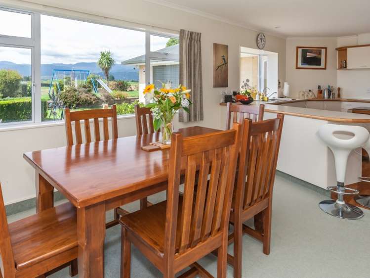 435 Waikawa Beach Road Manakau_4