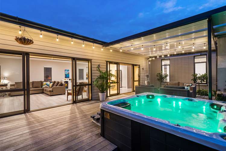 19 Andalusian Way Karaka_1