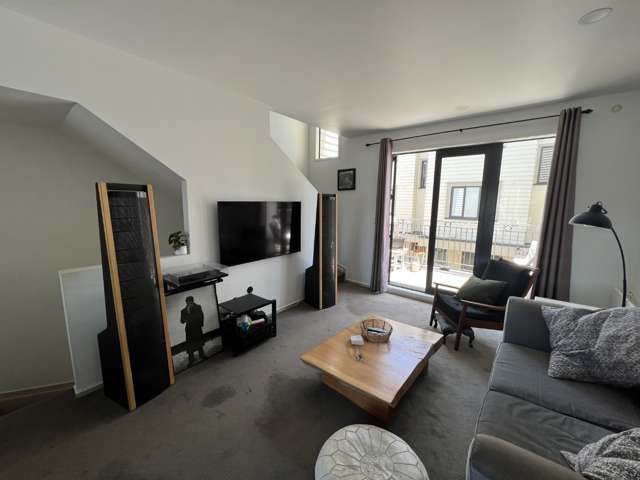 Charming Two-Bedroom Townhouse – Viscount Building, Eden Terrace