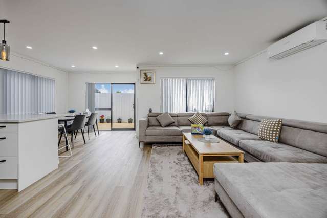 Modern Family Living in the Heart of Ranui