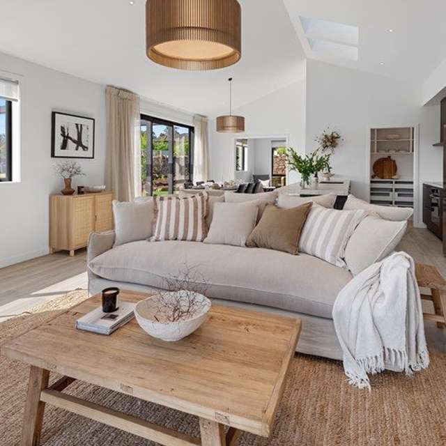 Makomako Crescent Wharewaka_1