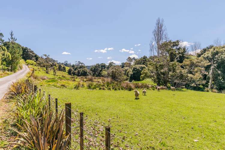 748 Weranui Road Wainui_33
