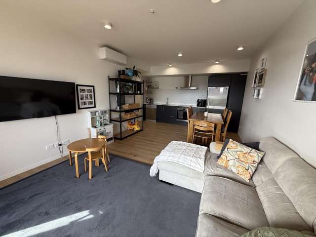 Modern 2-Bedroom Apartment with Parking in the Heart of Mt Albert
