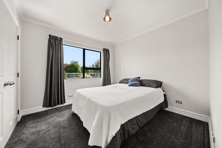 38 Portland Road Carterton_13