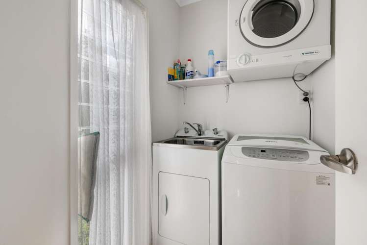 1/21 Ayton Drive Totara Vale_14