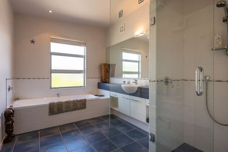 2 Caughley Grove Karori_15