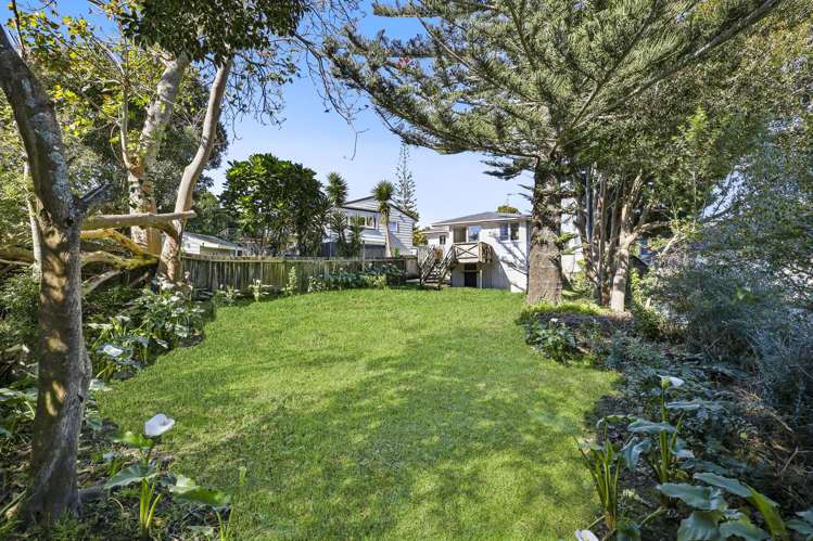 16 Parrs Cross Road_1