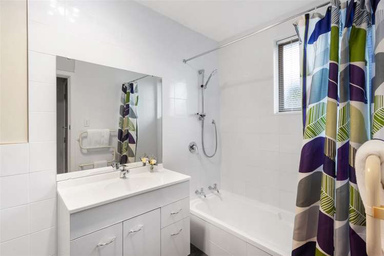 8a Woodstock Place Russley_9