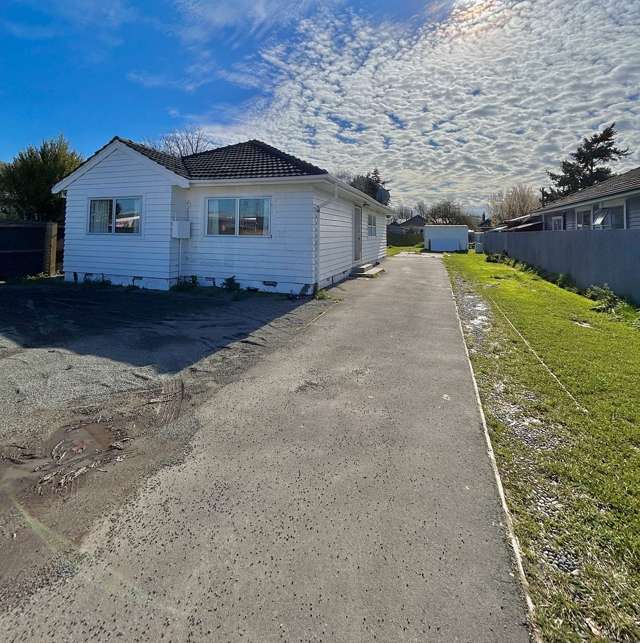 3 Bed, 2 bath Home with Ample Parking
