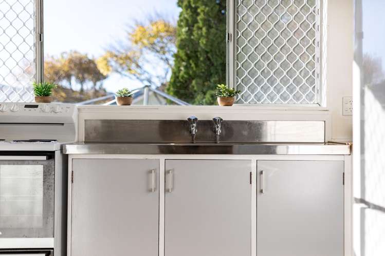 1/2 Matthews Road Wainuiomata_10