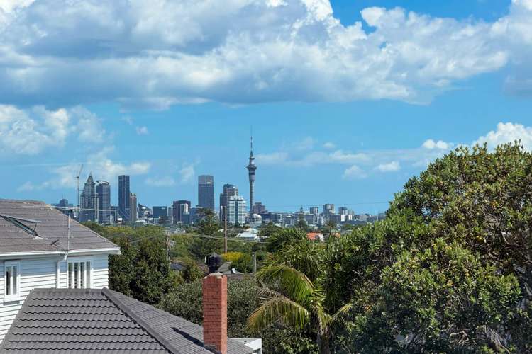 1/2 Coronation Street Belmont_21